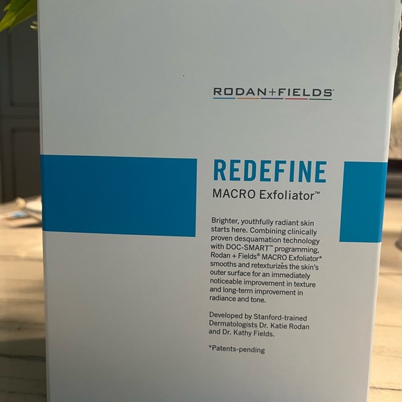 Rodan + Fields Redefine Macro Exfoliator Box - Picture 2 of 10